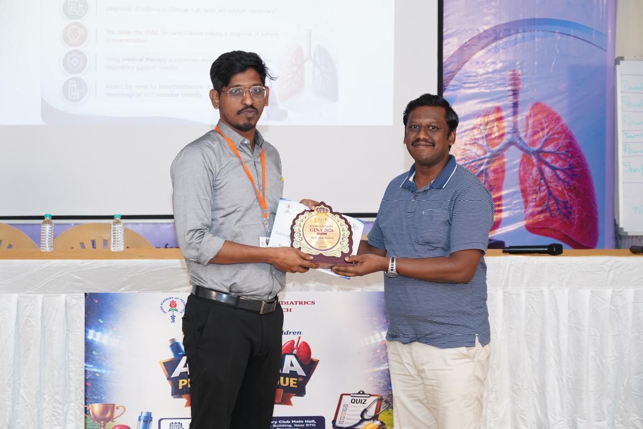 Dr. Pradeep receiving memento at GINA 2026